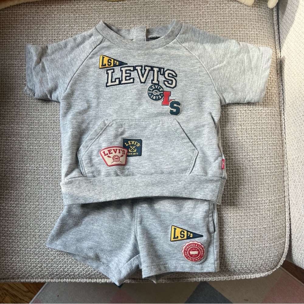 Levi's Light Gray Pullover Sweatshirt Set with Cute Patches!